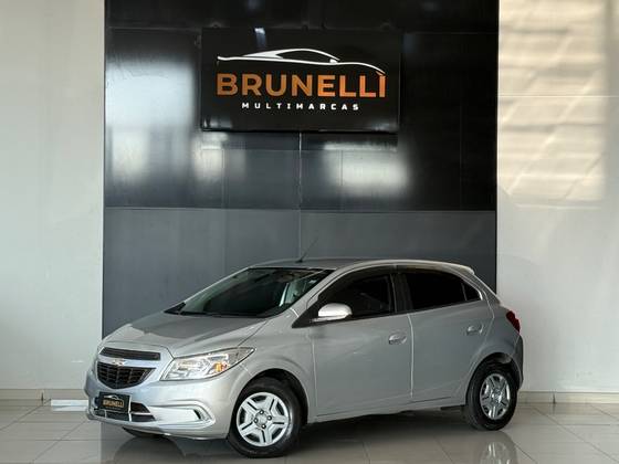 CHEVROLET ONIX 1.0 MPFI LS 8V FLEX 4P MANUAL CHEVROLET ONIX 1.0 MPFI LS 8V FLEX 4P MANUAL